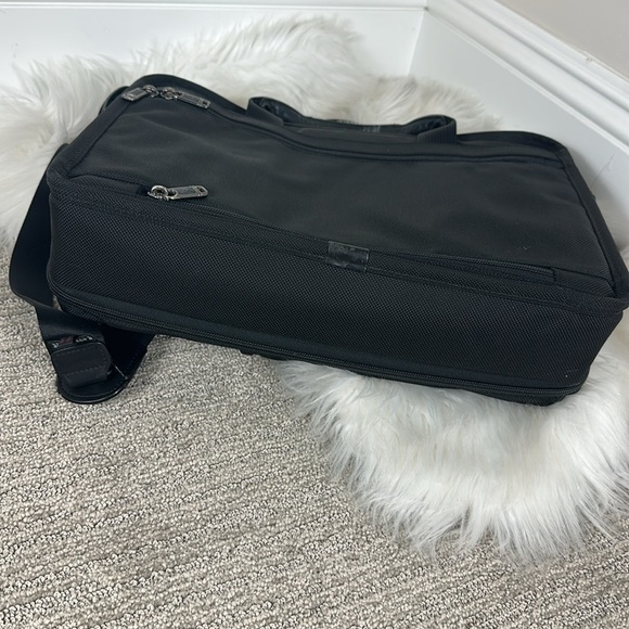 Tumi Black Alfa Expandable Briefcase 15”X 13” X 7” - Picture 5 of 12